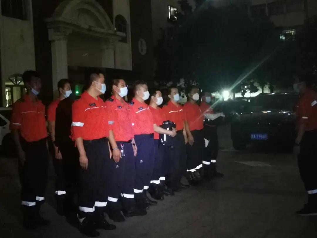 无惧风雪严寒坚守战役一线,不惧风雨救援