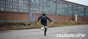 运动员的花式操作,花式过人技巧足球教学