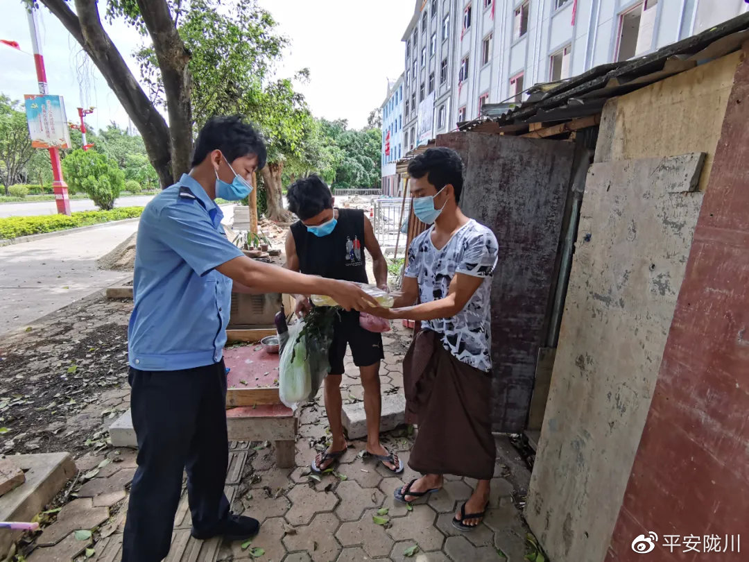 疫情当前警察不退坚守战疫一线,疫情警察不退