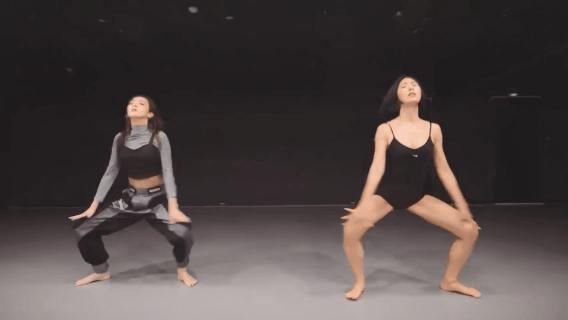 易烊千玺买权志龙同款鞋,易烊千玺助理权志龙鞋