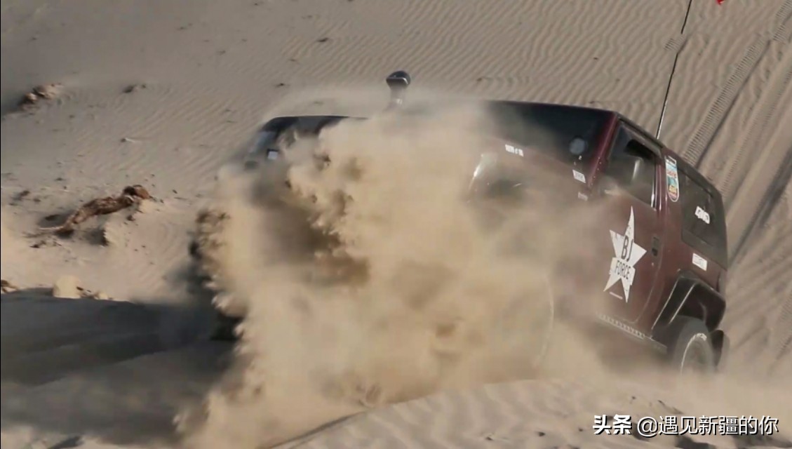 塔克拉玛干沙漠篝火晚会,六轮越野车穿越无人区