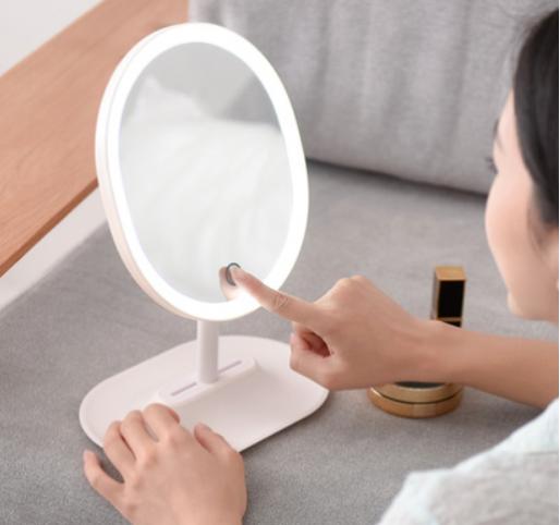 你的化妆镜会发光吗！卧室秒变专业化妆间，再也不会画成熊猫眼了