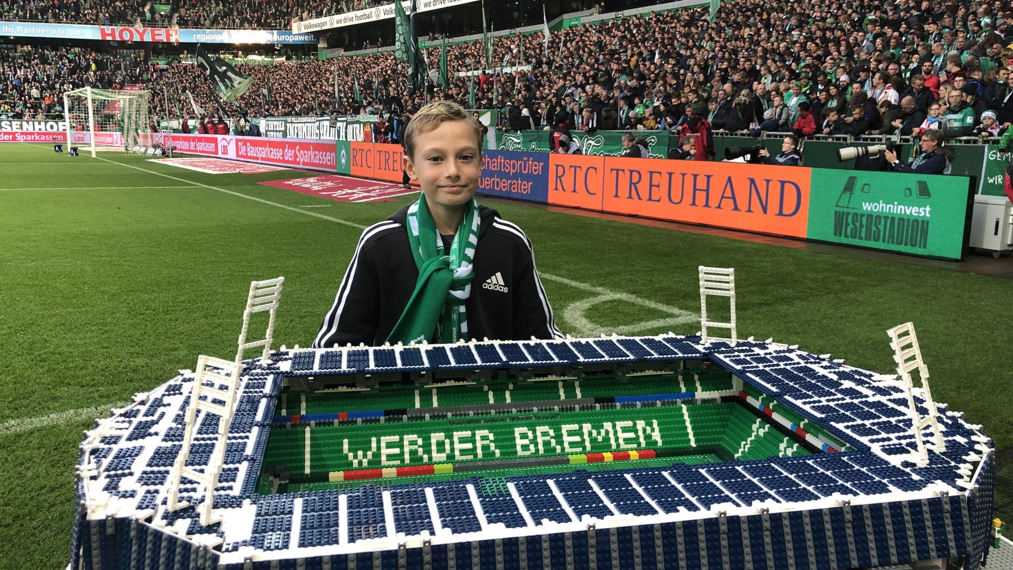 幼儿园乐高搭建足球,皇家马德里足球场乐高