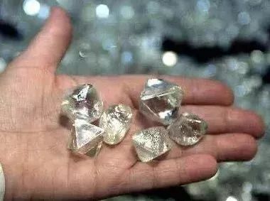 当我们是傻子吗！这些品牌卖的珍珠、钻石、水晶竟全是假货？