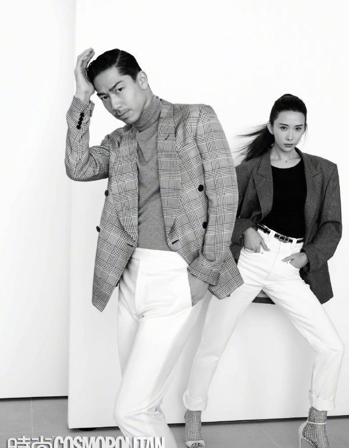 林志玲穿深v吊带连衣裙凹造型,林志玲印花黑裙端庄优雅