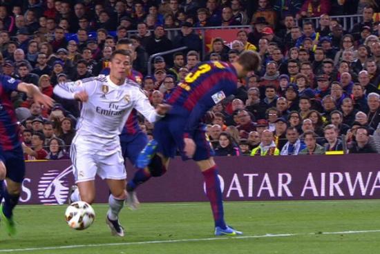 足球史上无法超越的经典镜头搞笑,足球搞笑集锦疯狂的足球21年