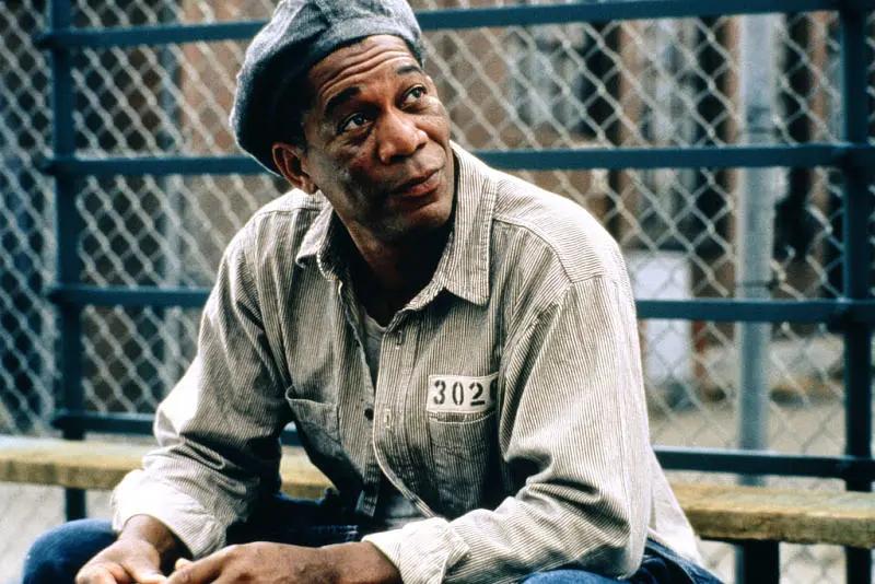 肖申克的监狱生活,肖申克的救赎监狱长贪污片段