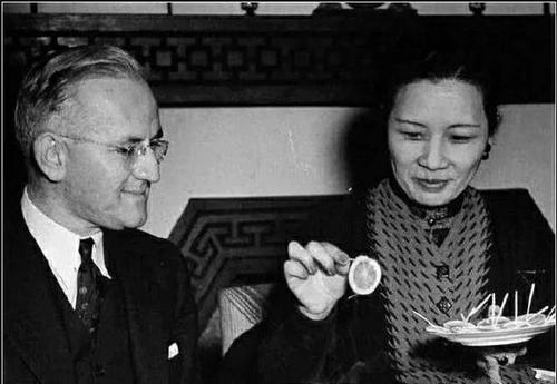 罗斯福总统晚年评价宋美龄,美国人如何评价宋美龄