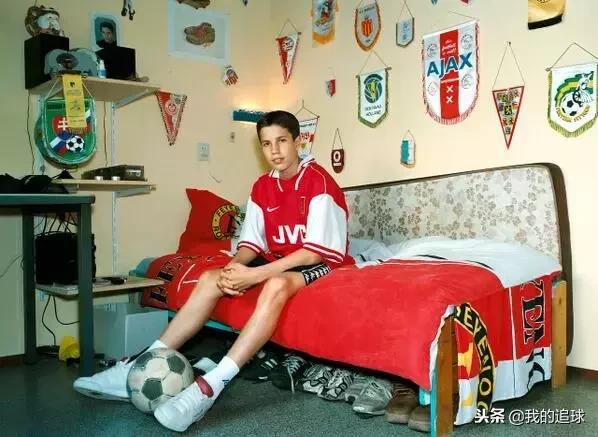 范佩西飞翔高清,范佩西上演飞翔的荷兰人