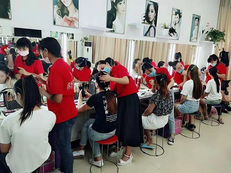 韶关化妆培训学校学费,成都化妆培训学校学费