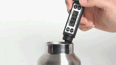 女生拧不开瓶盖却不要你帮忙,有些女生是真拧不开瓶盖