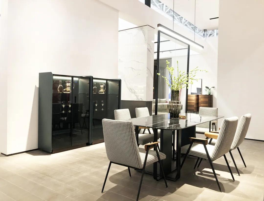 家具沙发要网上买还是去实体店买,买家具去实体店还是网购