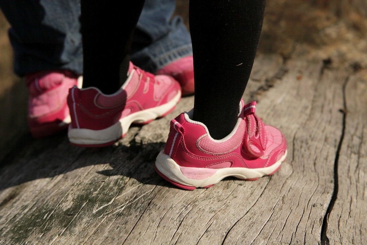 给孩子选鞋选多大的合适,孩子选鞋要正好还是大一码