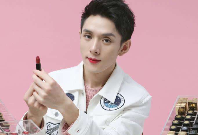 《吐槽大会》放大招，张绍刚一身“萝莉少女”装，网友直呼辣眼睛