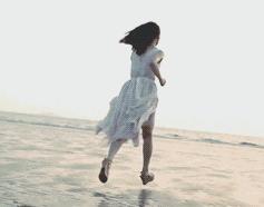 “衣不蔽体，引发海啸”？女德班竟将目标朝向00后，家长要警惕