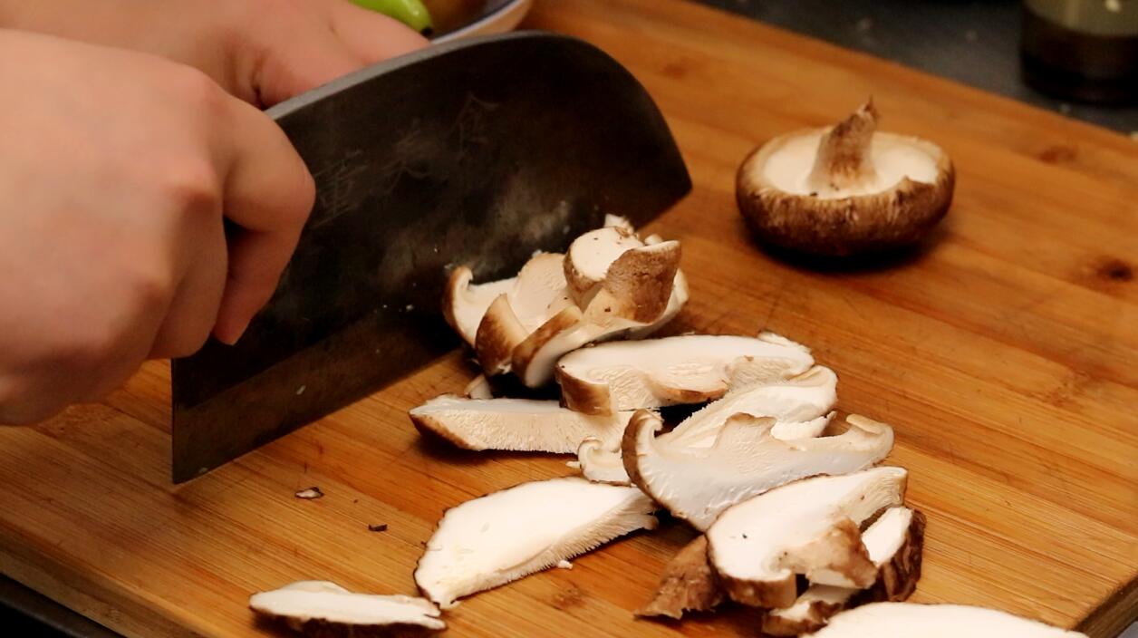 家庭版黄焖鸡简单易学又好吃,想吃黄焖鸡不用点外卖