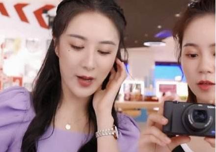 “不播了，这睫毛膏没法用！”薇娅直播间瞪眼敲桌子，粉丝都愣了