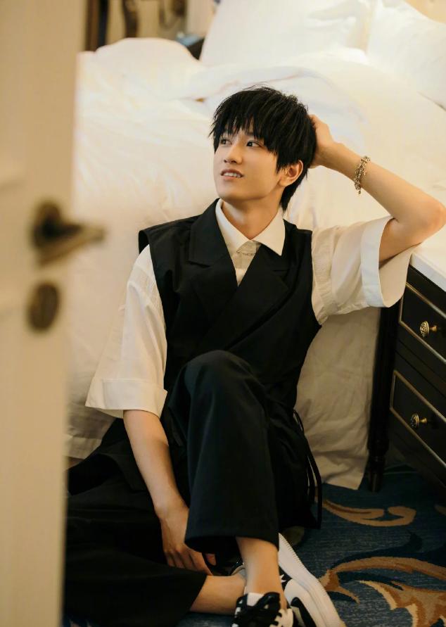 敖子逸美式证件照,敖子逸氛围感十足照片