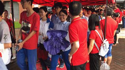 看完谁说中学校服丑？？这几所学校的校服简直颜值爆表