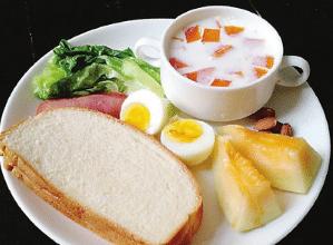 小男孩暴饮暴食变成300斤的大胖子,男童6岁就开始长胖了怎么处理