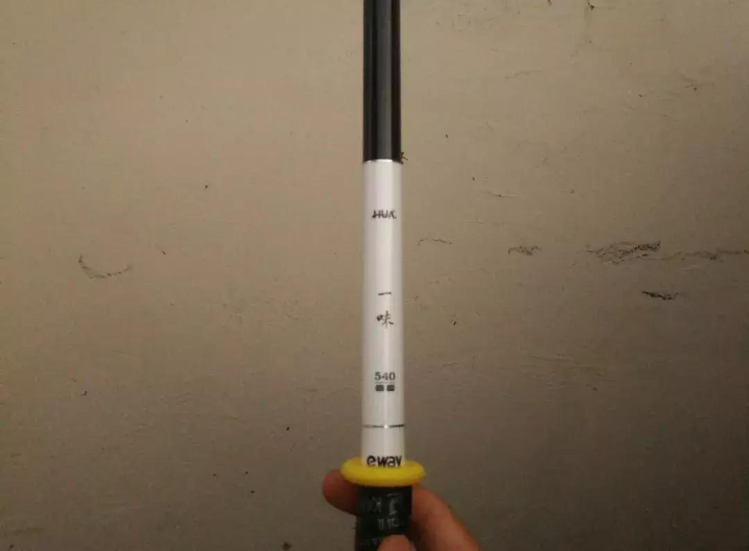 钓鱼人一般必备几根钓竿,钓鱼最重要的两根竿