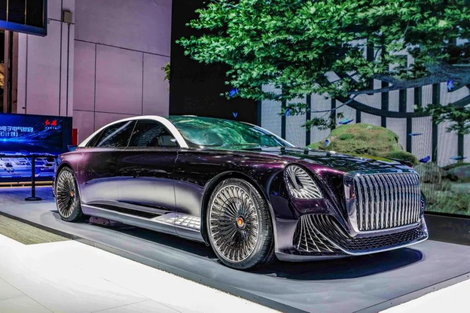 把数百万的迈巴赫换成红旗，中国富豪的汽车文化转向了吗？