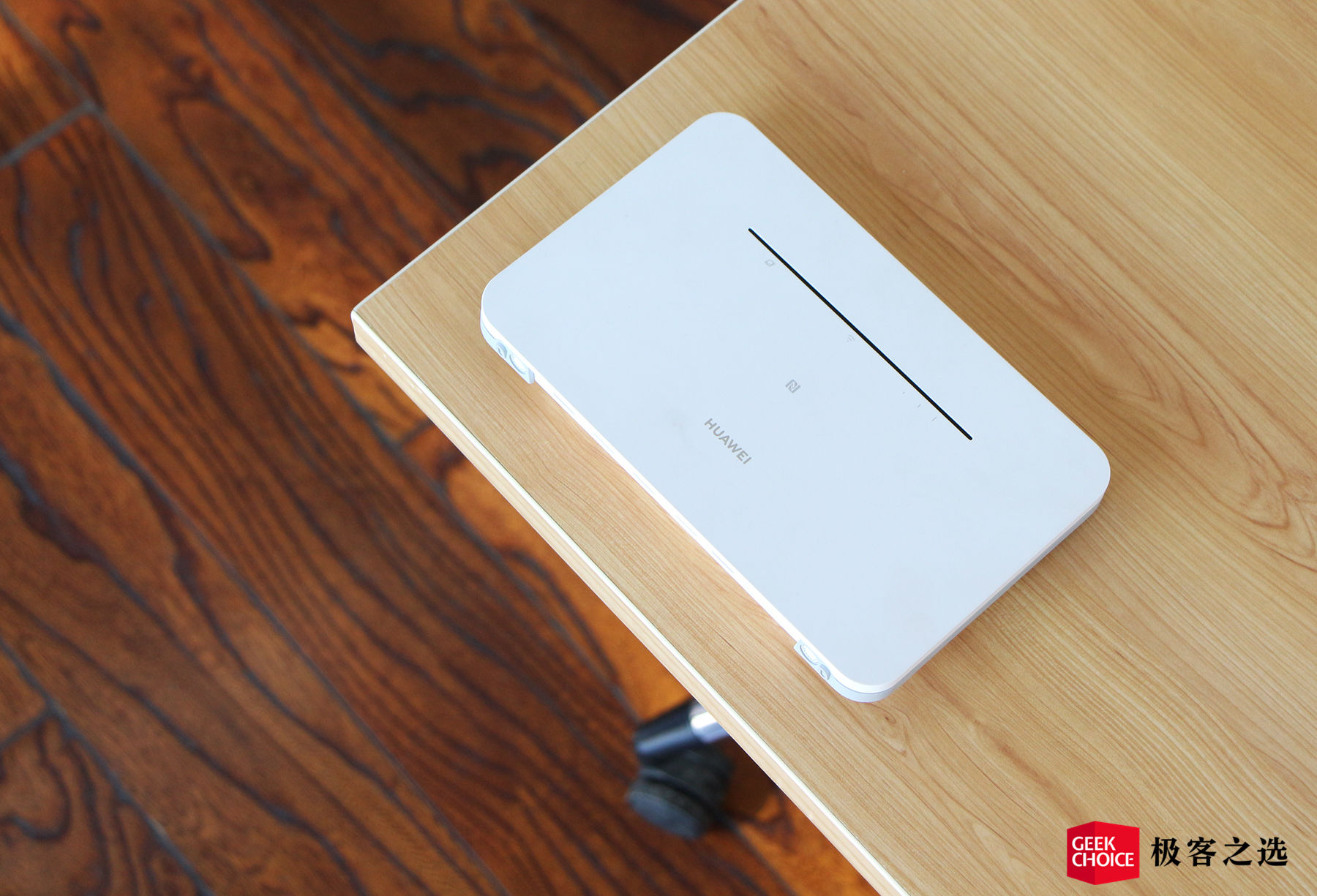 华为移动路由器：插卡就能提供Wi-Fi，出差再也不愁没网了