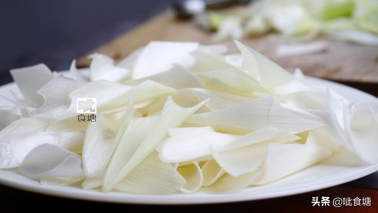 羊肉不腌烤几分钟,湘菜羊肉怎么炒才会更嫩爆炒羊肉