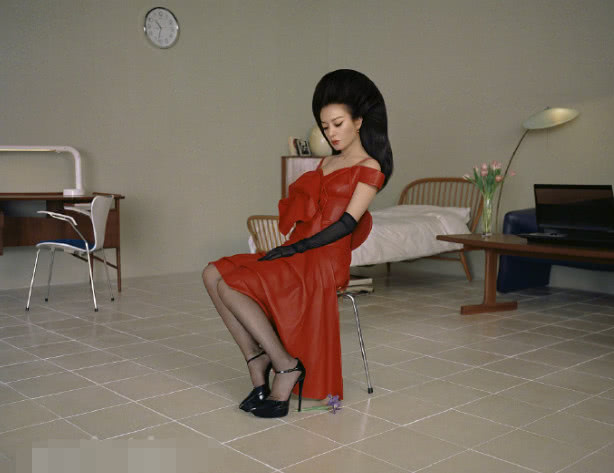 赵薇换发型！复古蜂窝头配六套造型一套比一套惊艳，新鲜不失韵味