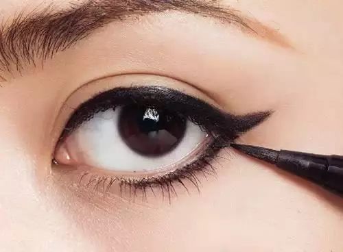 单眼皮jennie烟熏妆,如何画jennie的眼妆