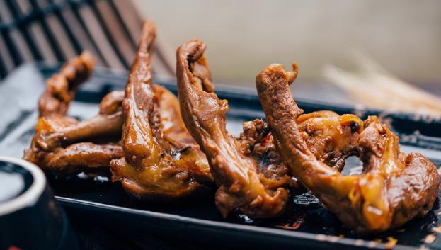 靠一根鸭脖发家营业额近40亿,靠卖鸭脖发家的