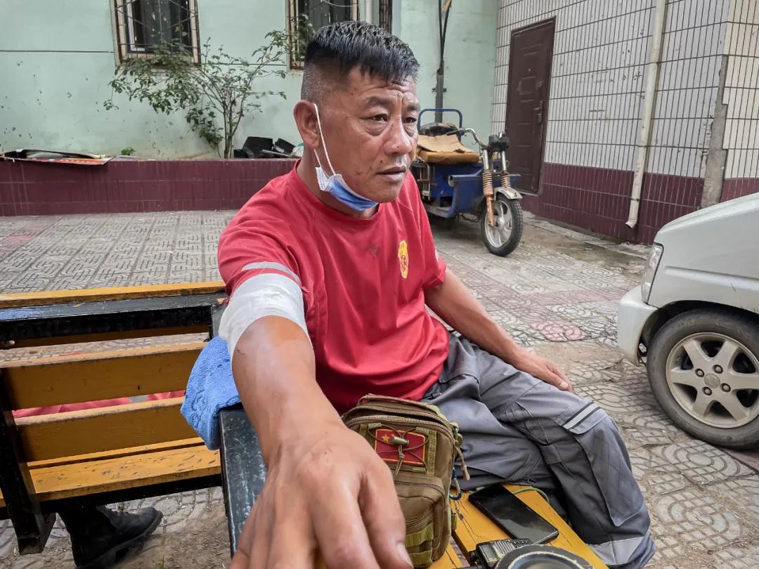 人在新乡，我们的家还在水里