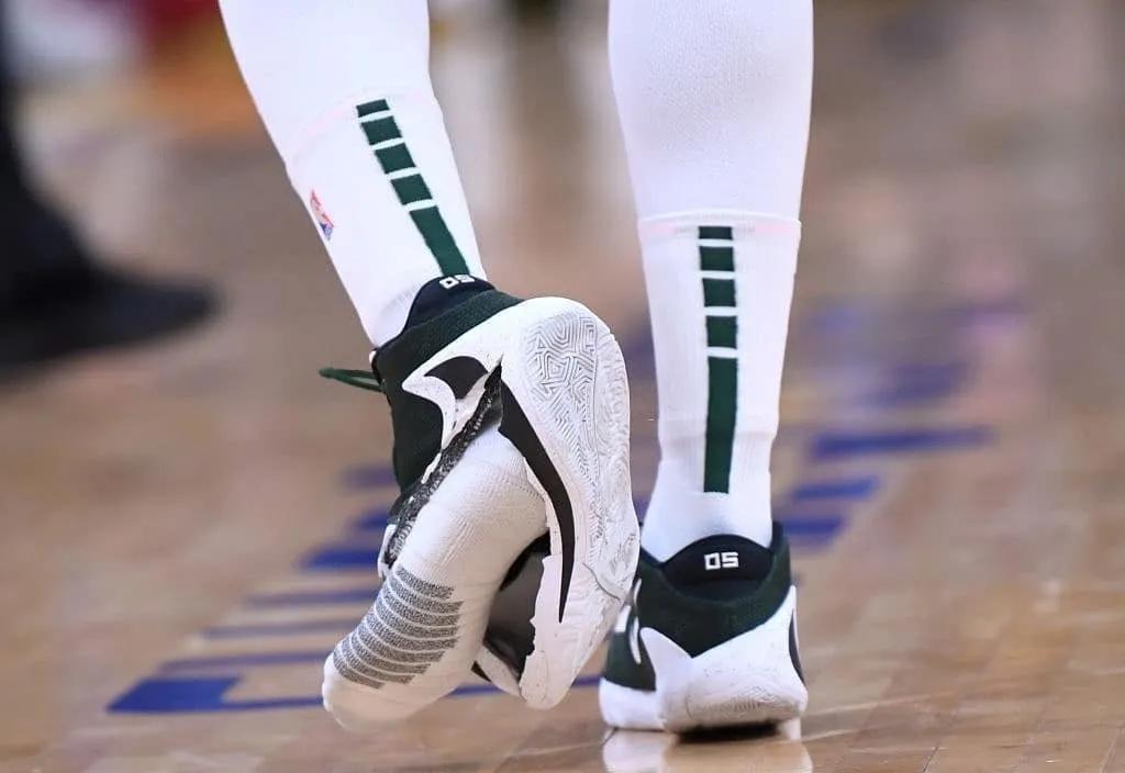 nba球员上脚过的李宁,nba球员上脚库里球鞋