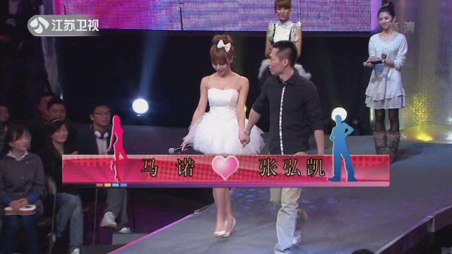 拜金女马诺嫁入豪门了吗,当年宁愿坐在宝马里哭的女孩