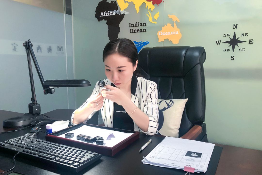 鏃ヨ繘鏂楅噾鐝犲疂绯诲垪,鏃ヨ繘鏂楅噾鎴掓寚涓浗榛勯噾