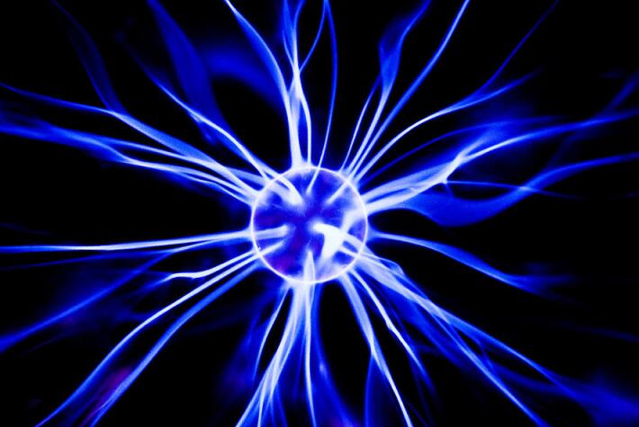 光子为什么能有光速,光子与光速是什么关系