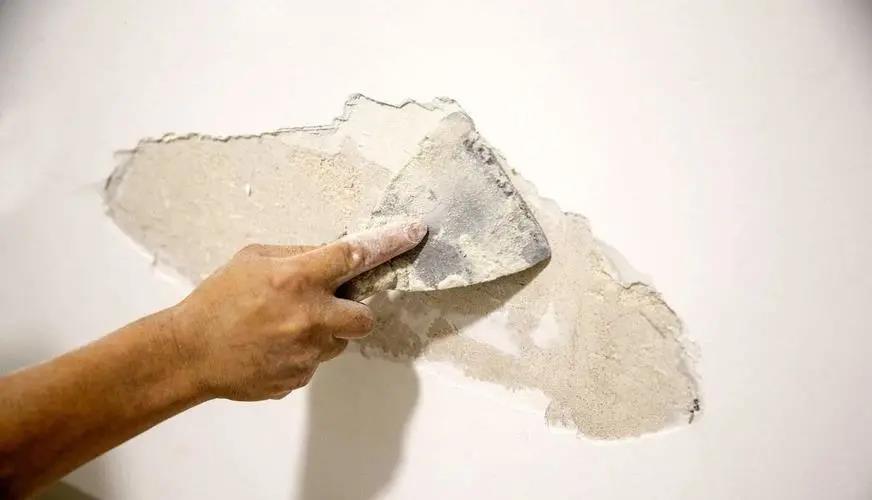 乳胶漆墙面污渍发霉开裂如何处理,墙面鼓包开裂怎么修复