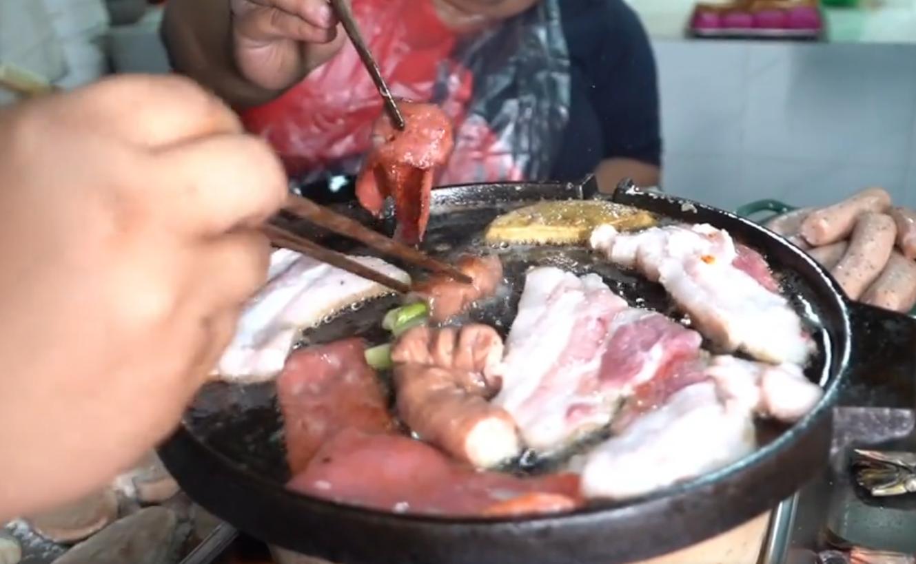 胖猴仔吃西红柿炖牛排,胖猴仔吃炖牛排