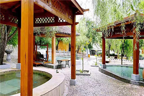 大连鲁能温泉和汤景泽温泉哪个好,大连温泉酒店房间带温泉池