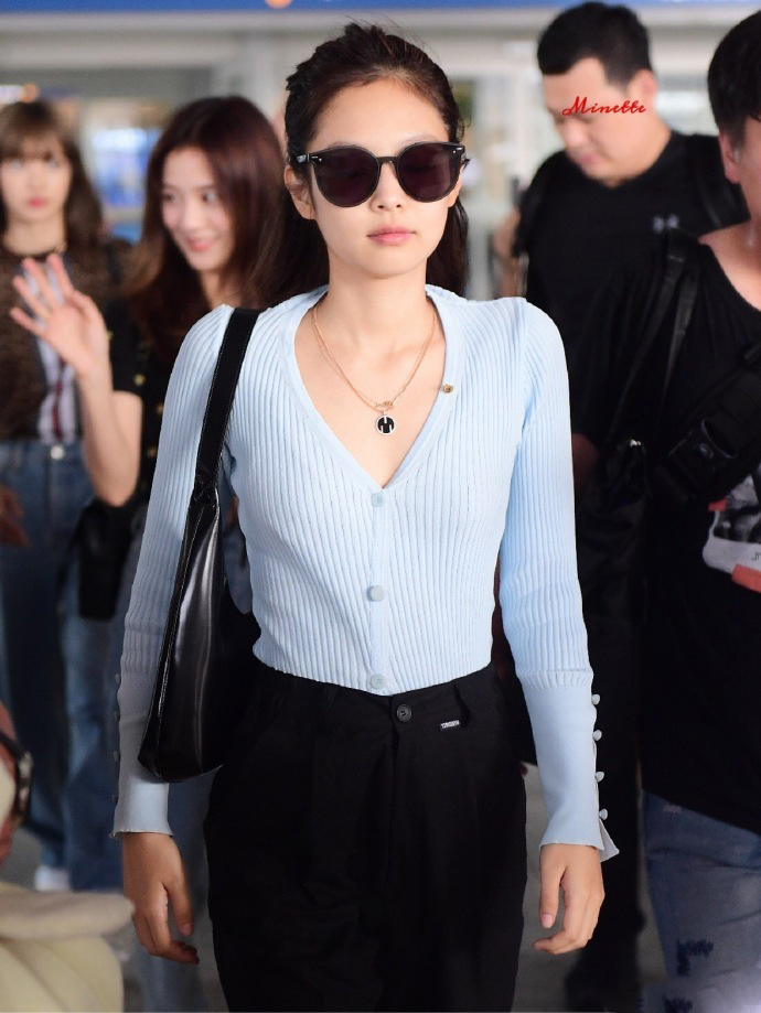 周洁琼牛仔裤穿衣搭配,周洁琼轻松get甜美风穿搭