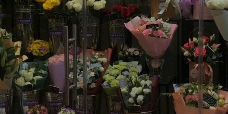 男友送廉价的礼物心理,送男朋友礼物比他送的便宜尴尬吗