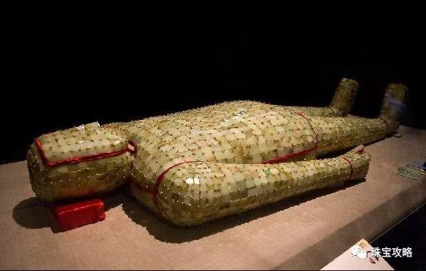 岫玉老油翠手镯有升值的可能吗,新疆黄岫玉收藏几十年能升值吗