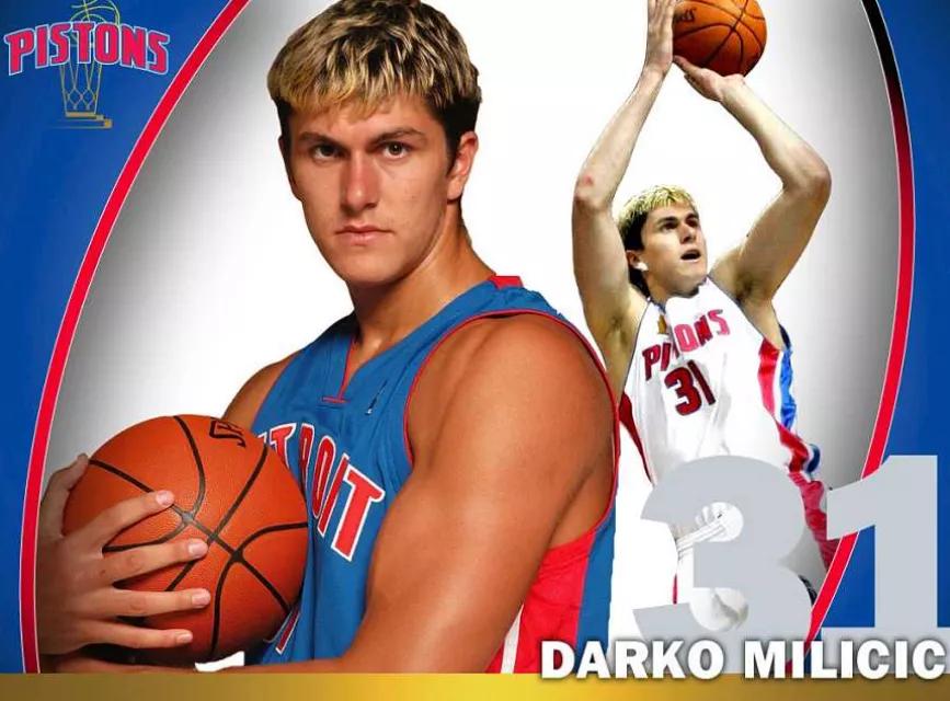 达科米利西奇隔扣安东尼,被安东尼过掉的后卫成为英超笑话