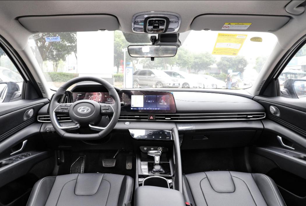 第七代伊兰特倒车影像,第七代伊兰特中控解析图片