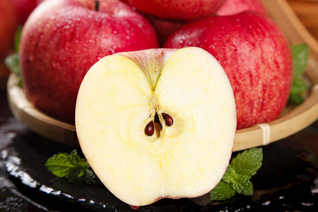 冰箱里的苹果,柜子里的苹果手机