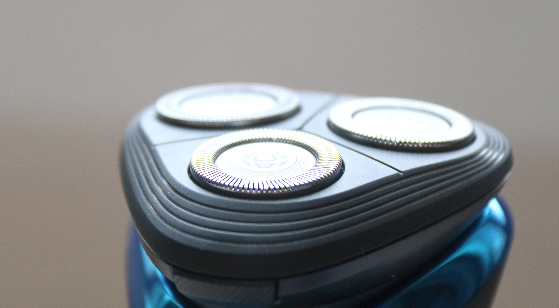 飞利浦剃须刀s4302测评,插电式剃须刀电动男士