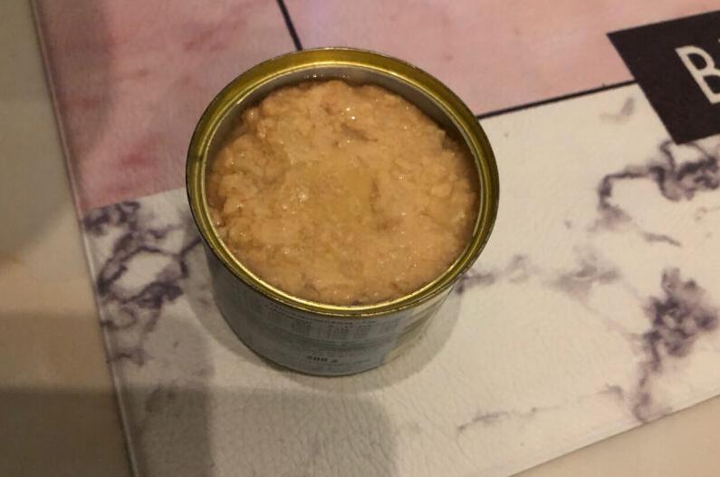 小伙子买了6斤三文鱼，一股脑塞到瓶子里，5个月后喜从天降