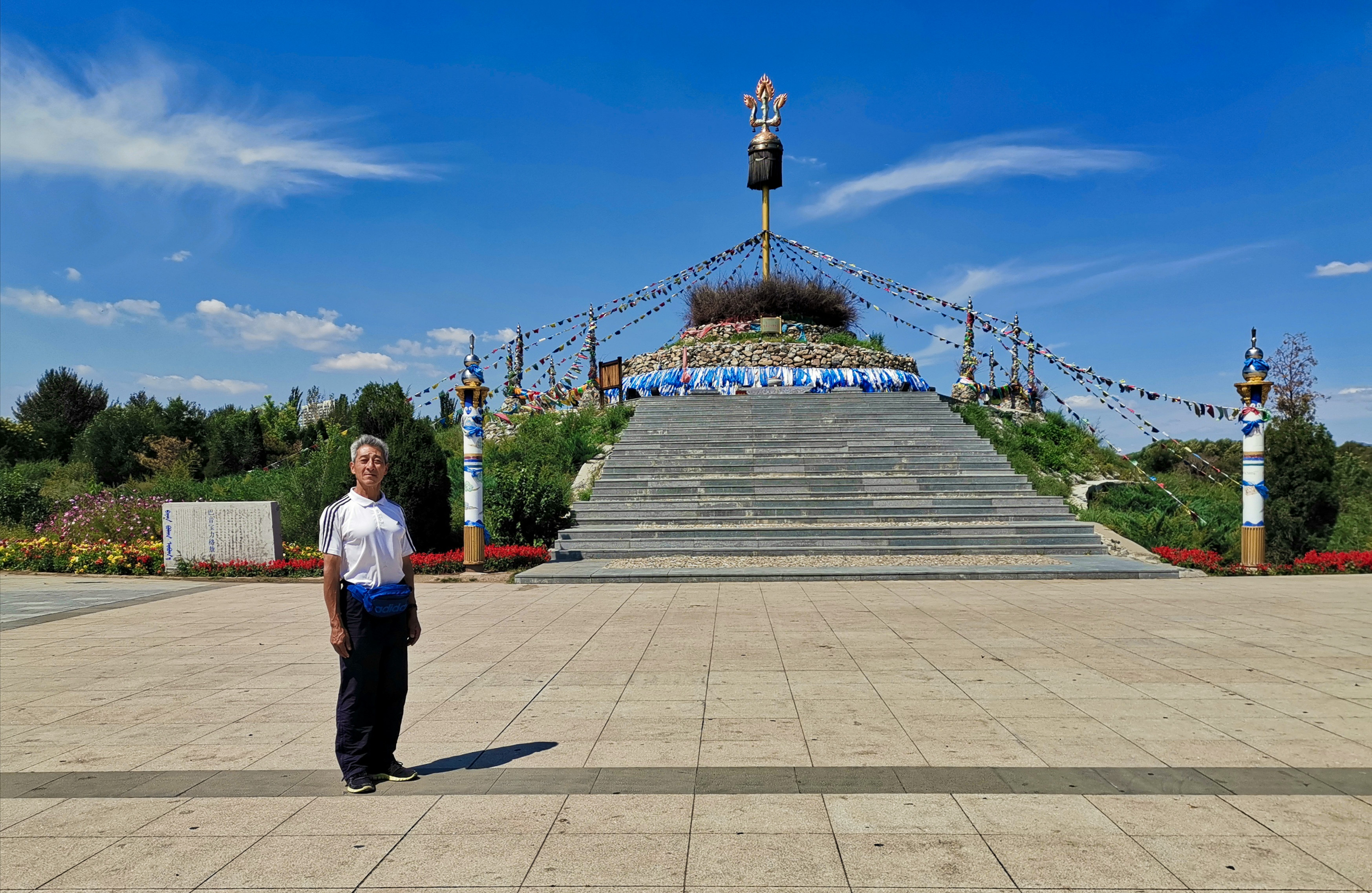 65岁的老人自己去旅游,60岁老人独自旅游