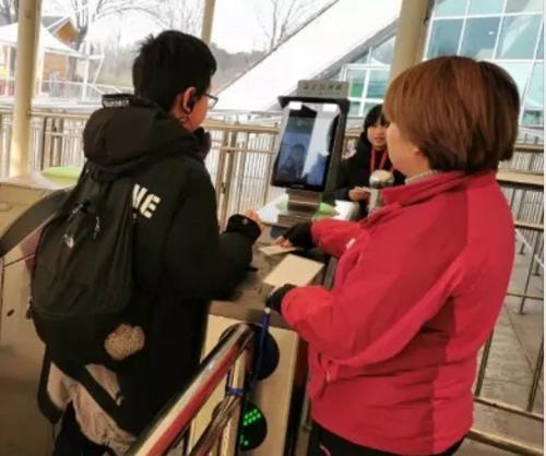 【一键预订门车索】这个夏天，爱上华山只需一瞬间