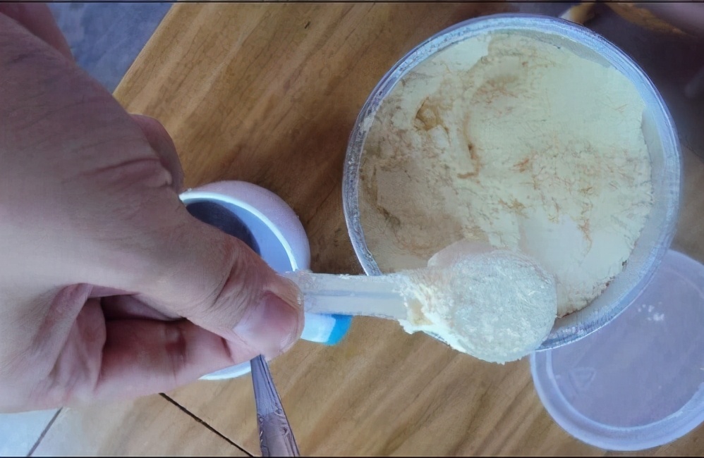 小孩喝假奶粉有什么危害,孩子喝到假奶粉会怎么样